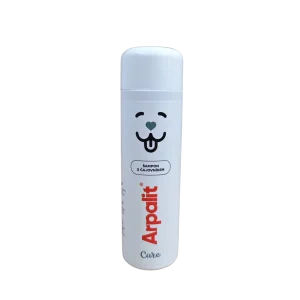 Arpalit Care šampón s čajovníkom pre psov čistí srsť, hydratuje pokožku a obnovuje lesk. Obsahuje vitamíny, alantoín a olivový olej.
