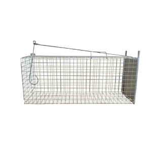 Jednostranná pasca Typ 3 s hákom na návnadu. Rozmery 69 × 23 × 28 cm, ideálna na odchyt kún, tchorov a mačiek.